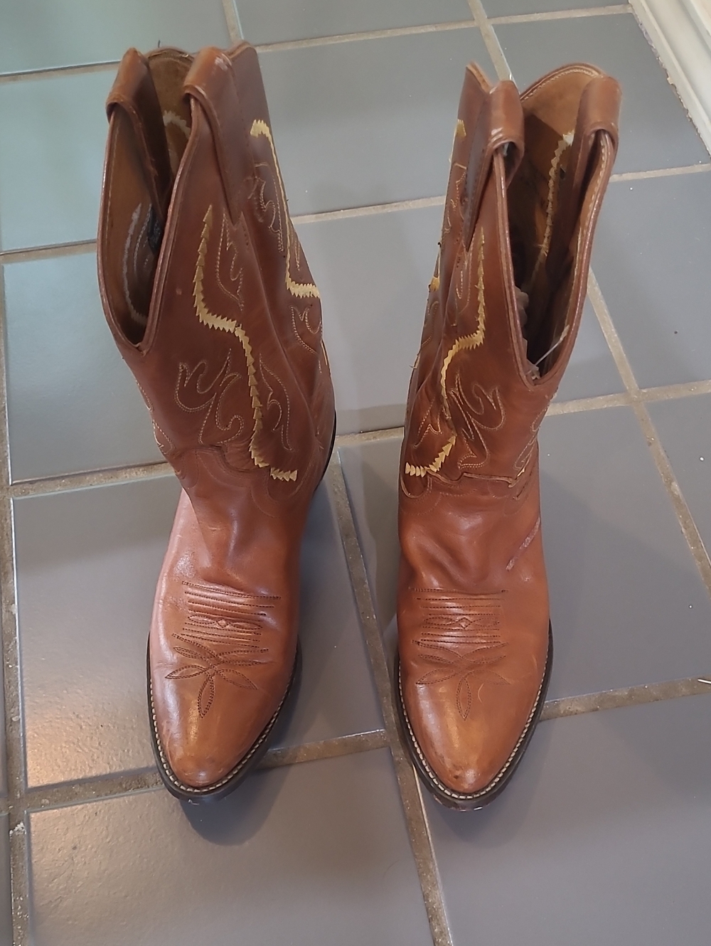 Justin Boots Chestnut Brown Leather Western Heeled Boots